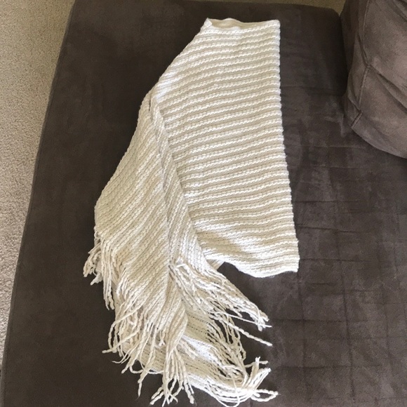 creamy tan boho chic cozy poncho with fringe🌻🍂 - Picture 2 of 8